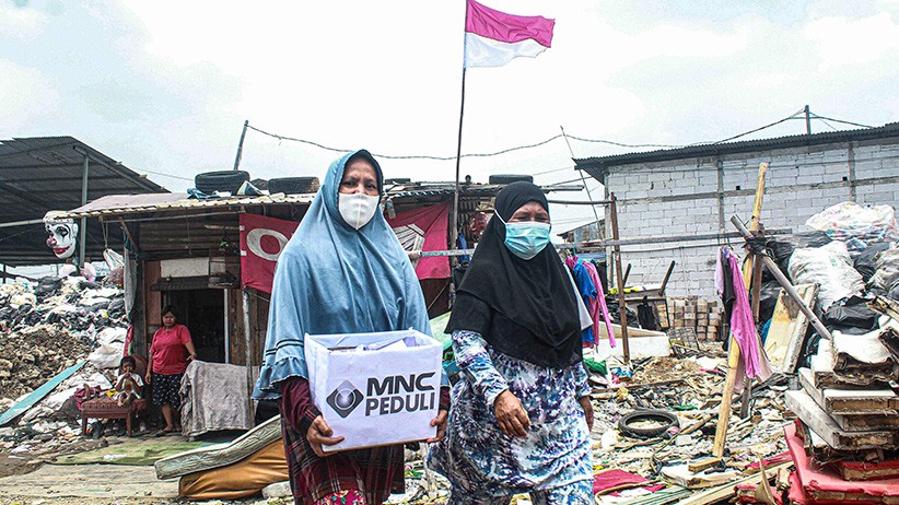 MNC Peduli Bagikan Susu dan Masker untuk Masyarakat Prasejahtera Tanah Merah - Bagian 5