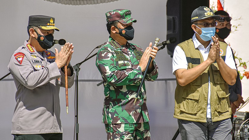 Panglima TNI dan Kapolri Tinjau Vaksinasi Pelajar di Mataram - Bagian 2