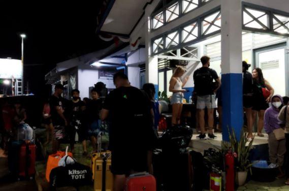 Dramatis, Evakuasi Puluhan Wisatawan Korban Kapal Terbakar di Labuan Bajo