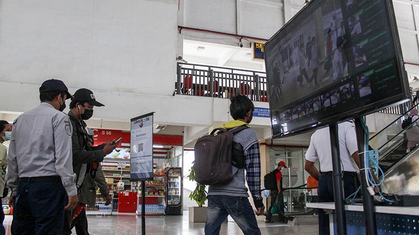 Naik Bus, Penumpang Wajib Gunakan Aplikasi PeduliLindungi - Bagian 2