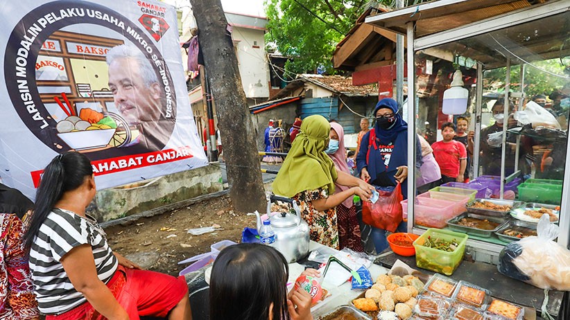 Peduli UMKM, Sahabat Ganjar Borong Makanan Pedagang Kaki Lima - Bagian 2