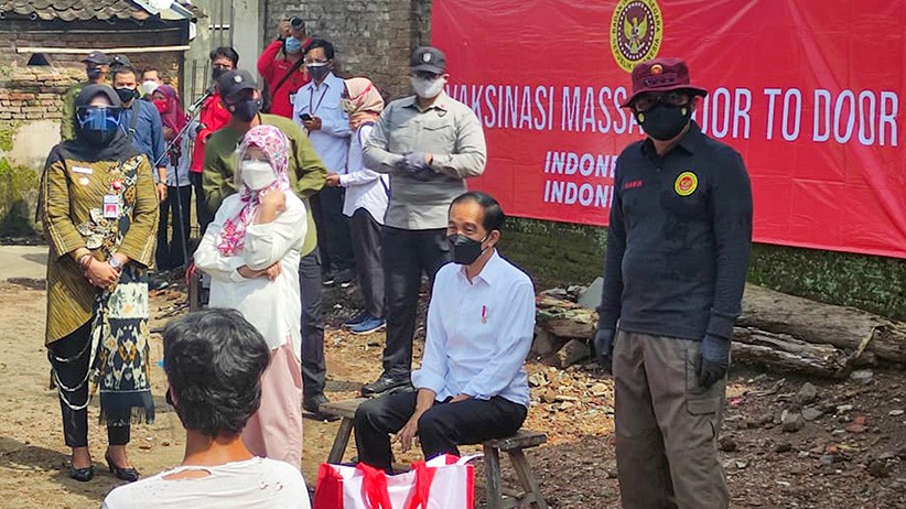 Presiden Jokowi Didampingi Kepala BIN Tinjau Vaksinasi Door to Door di Klaten - Bagian 2