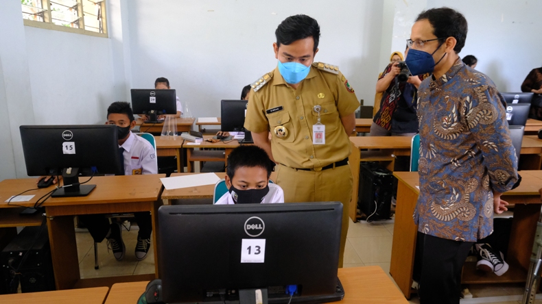 Kasus Covid-19 Melonjak, PTM di Solo Dihentikan