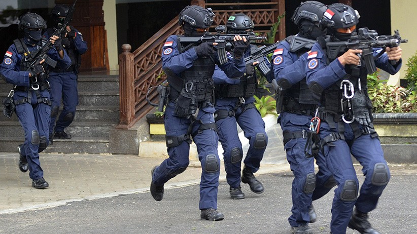 Denjaka dan Marinir TNI AL Bergabung Bebaskan Sandera di Kantor Gubernur Lampung - Bagian 2