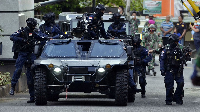 Denjaka dan Marinir TNI AL Bergabung Bebaskan Sandera di Kantor Gubernur Lampung - Bagian 1