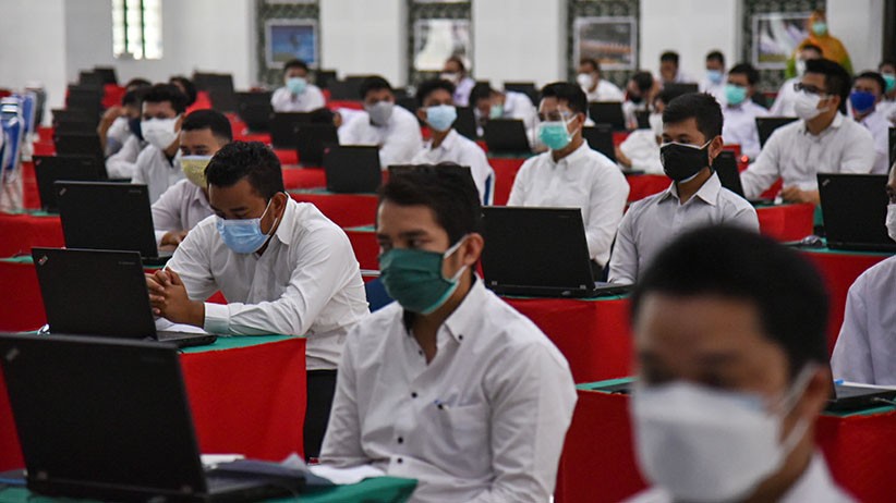 Suasana Ribuan Peserta Ikuti Tes CPNS di Medan - Bagian 2