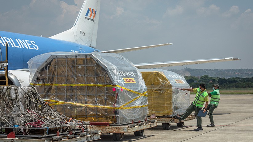 200.000 Dosis Vaksin Pfizer Tiba di Semarang - Bagian 2