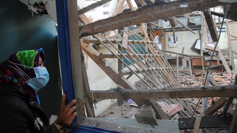 Kayu Lapuk, Atap Bangunan Kelas SDN Otista Bogor Ambruk - Bagian 1