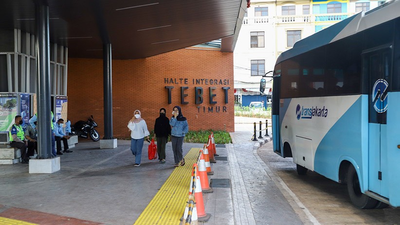 Wajah Baru Halte Integrasi Stasiun Tebet - Bagian 1