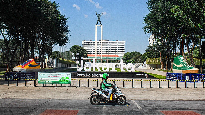 Sepatu Berukuran Raksasa Dipajang di Lapangan Banteng - Bagian 2