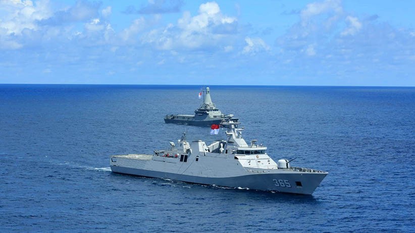 Manuver Kapal Perang TNI AL dan Angkatan Laut Singapura di Laut Natuna - Bagian 2