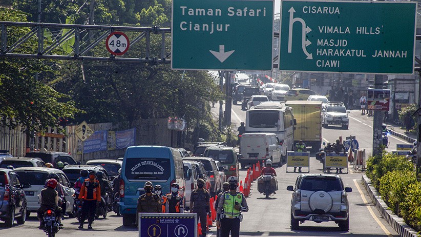 Tidak Pengaruh Ganjil Genap, Lalu Lintas Puncak Bogor Tetap Macet Panjang - Bagian 2