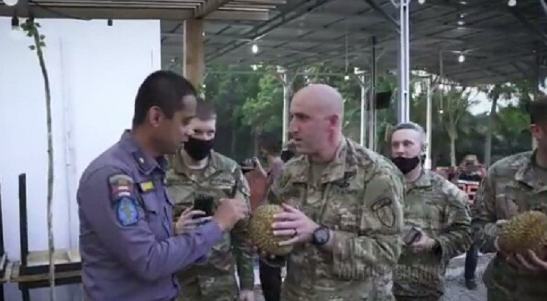  Cicipi Durian, Tentara Amerika Sebut seperti Pisang