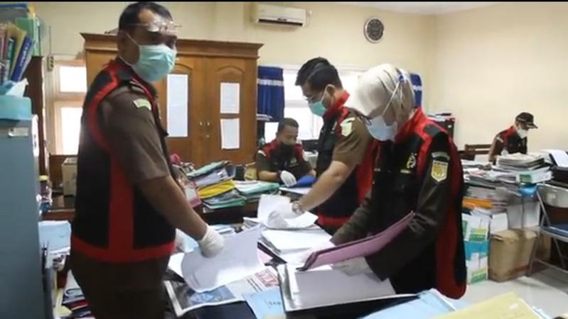 Kejari Blora Geledah Dindagkop UKM terkait Dugaan Kasus Pungli di Pasar Cepu