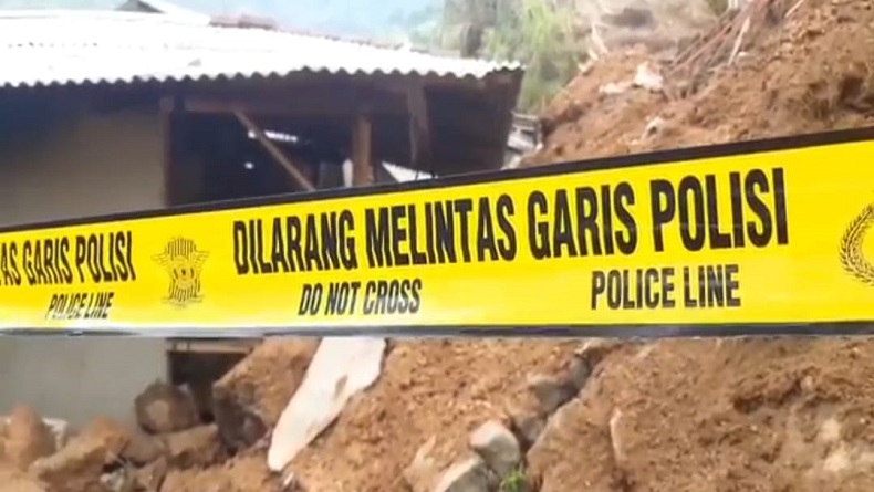Tembok Penahan Tanah Ambruk Timpa 2 Rumah di Cianjur, 1 Orang Luka Berat