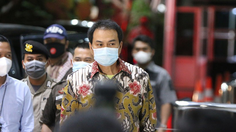 Foto-Foto Azis Syamsuddin Dijemput Paksa KPK - Bagian 2
