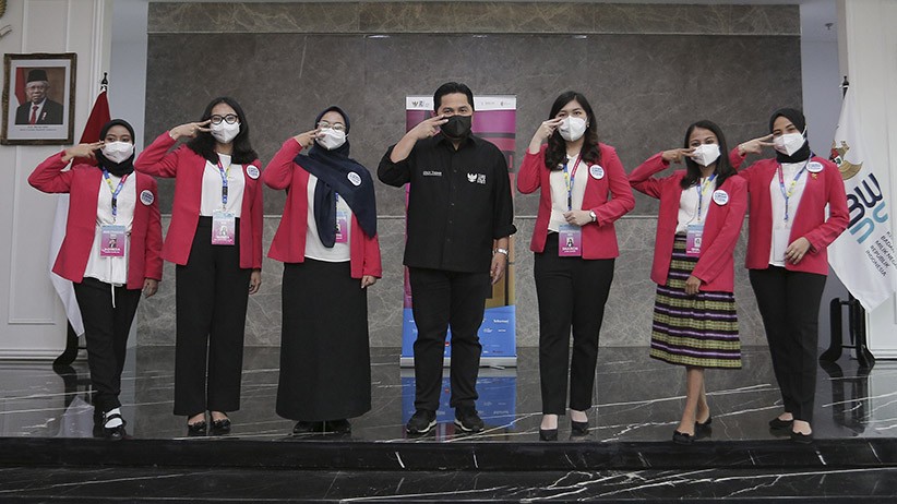 Momen Erick Thohir bersama 6 Perempuan Muda Calon Menteri dan Dirut BUMN - Bagian 1