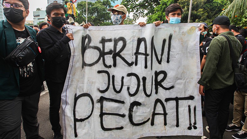 Ratusan Mahasiswa Datangi KPK Bawa Poster 