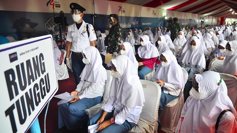 3.000 Pelajar Kudus Ikuti Vaksinasi Covid-19 - Bagian 2