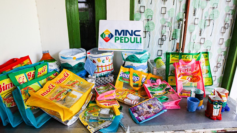 MNC Peduli dan MNC Sekuritas Dukung Warga Bantargebang Olah Sampah Plastik - Bagian 5