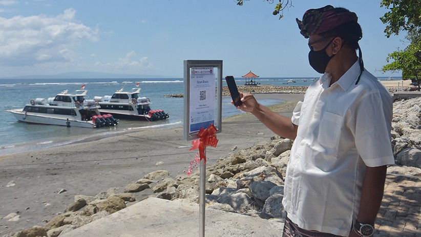 Wisatawan Wajib Gunakan Aplikasi PeduliLindungi di Pantai Sanur - Bagian 1