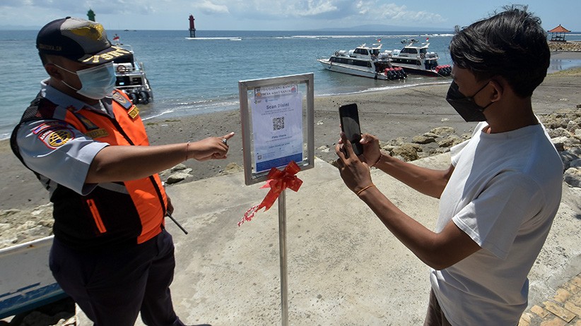 Wisatawan Wajib Gunakan Aplikasi PeduliLindungi di Pantai Sanur - Bagian 2