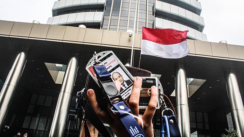 Potret Novel Baswedan Cs Tinggalkan Gedung KPK dengan Langkah Tegar - Bagian 4
