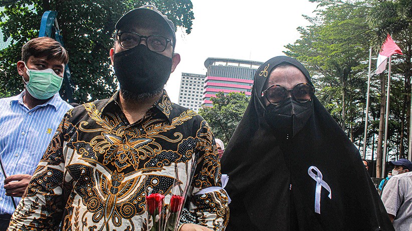 Potret Novel Baswedan Cs Tinggalkan Gedung KPK dengan Langkah Tegar - Bagian 3