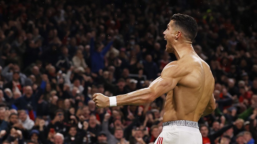 Momen Cristiano Ronaldo Pamer Otot usai Cetak Gol Injury Time - Bagian 1