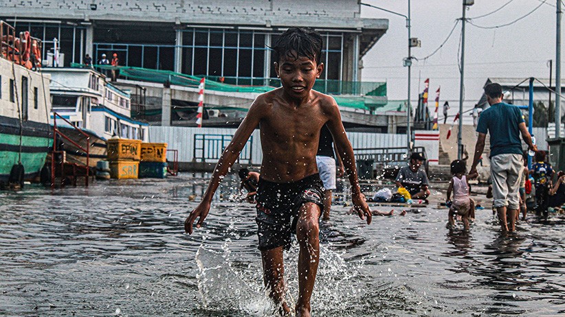Saat Banjir Rob Menjadi Kolam Renang Dadakan - Bagian 2