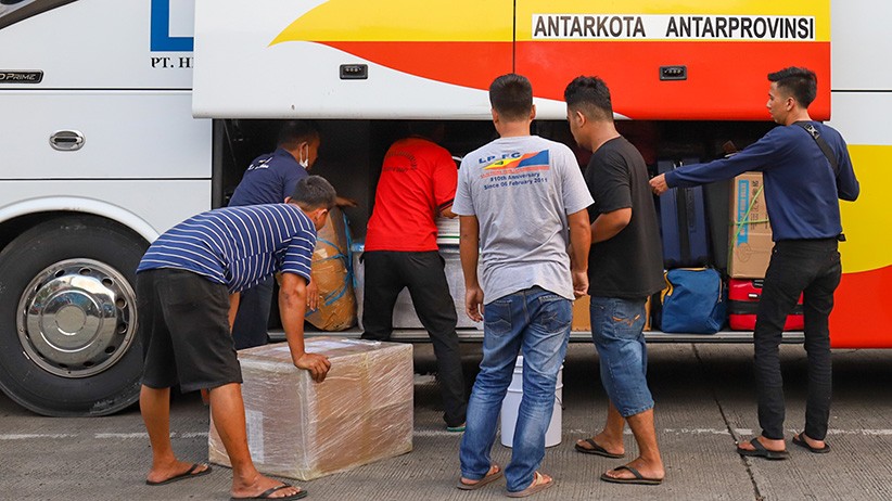 Bus AKAP Masih Sepi Penumpang - Bagian 2