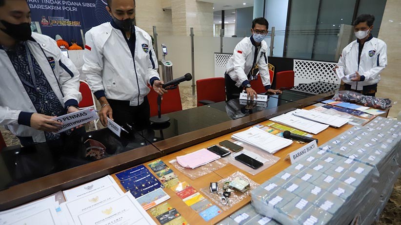 Penampakan Uang Rp29 Miliar Hasil Penipuan, Pelaku Bobol Email Perusahaan - Bagian 3