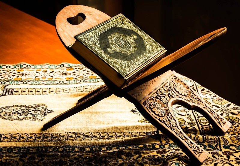 Amanah Artinya Terpercaya, Ciri Orang Amanah, Pengertian & Hadits