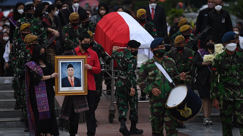 Pemakaman Politisi PDIP Sabam Sirait di TMP Kalibata - Bagian 2
