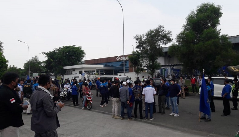 Massa Bentrok di Kawasan Industri Karawang, 2 Luka Terkena Sabetan Sajam