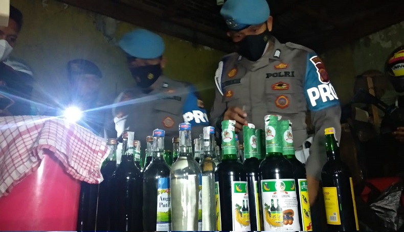 Alasan Terhimpit Ekonomi, Emak-Emak di Tasikmalaya Nekat Jual Miras Ilegal