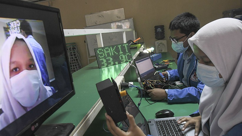 Pelajar SMK Buat Alat Pengukur Suhu Tubuh Dilengkapi Kamera Pendeteksi Masker - Bagian 1