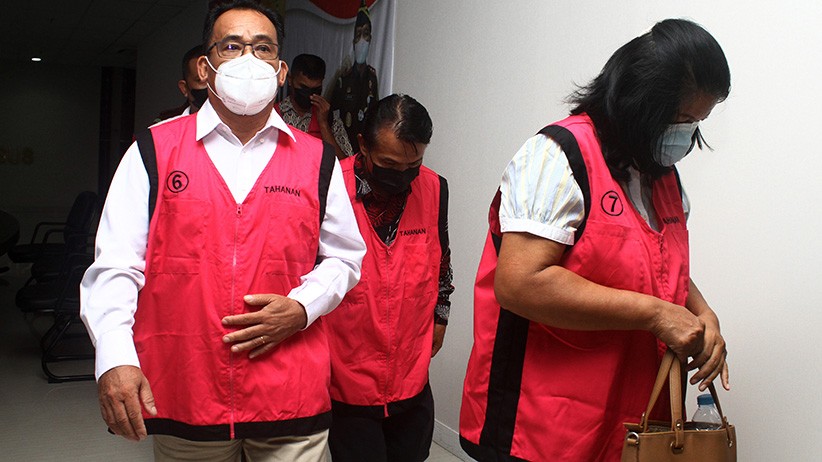 Pendeta, PNS dan Anggota DPRD Ditahan atas Dugaan Korupsi Dana Hibah Gereja - Bagian 1