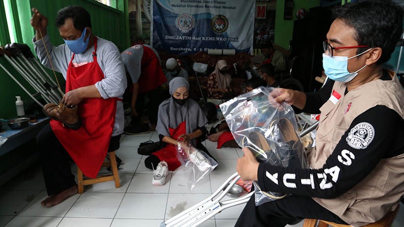 Penyandang Disabilitas Kini Melayani Cuci Sepatu hingga Helm - Bagian 1