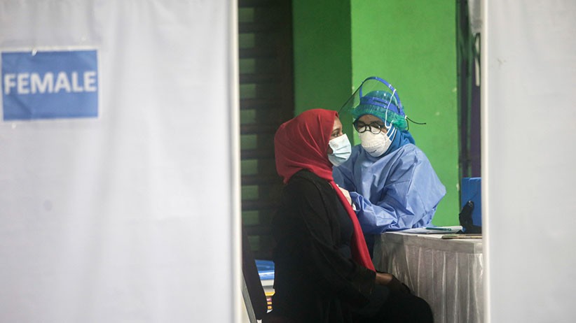 Ratusan Pencari Suaka Divaksinasi Covid-19 - Bagian 4