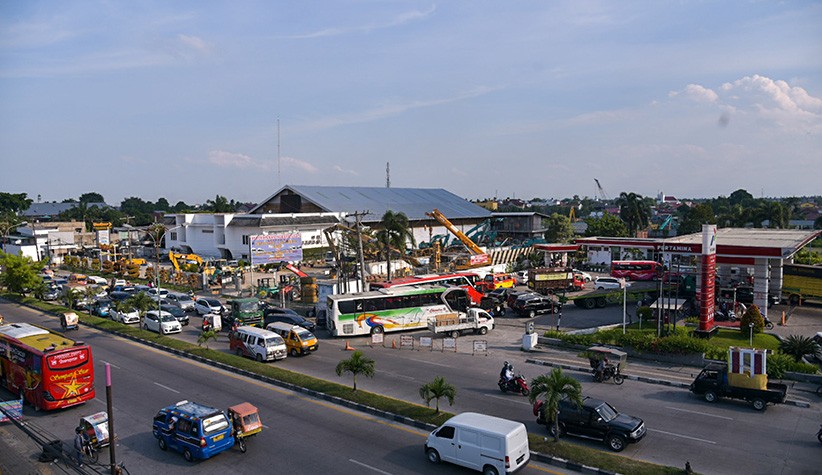 BBM Langka, Kendaraan Antre Panjang di SPBU Kota Medan - Bagian 1
