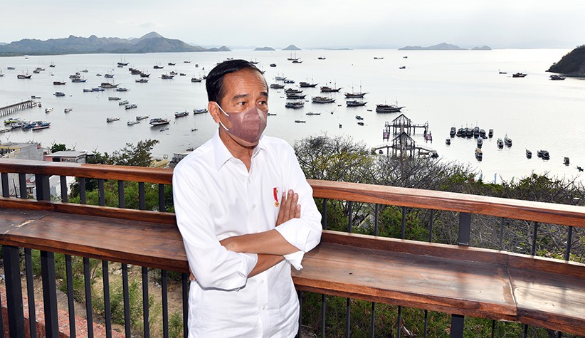 Momen Presiden Jokowi dan Ibu Negara Lihat Keindahan Labuan Bajo dari Puncak Waringin - Bagian 4