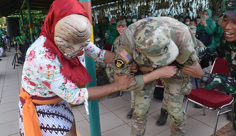 Tentara AS Takjub Disuguhi Ragam Kesenian Indonesia hingga Aksi Prajurit Raider - Bagian 4