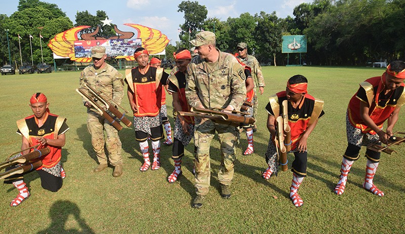 Tentara AS Takjub Disuguhi Ragam Kesenian Indonesia hingga Aksi Prajurit Raider - Bagian 1