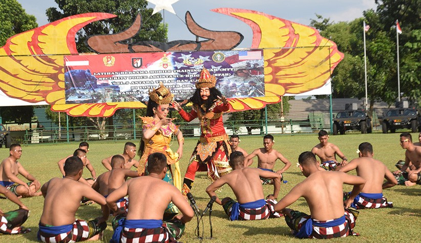 Tentara AS Takjub Disuguhi Ragam Kesenian Indonesia hingga Aksi Prajurit Raider - Bagian 5
