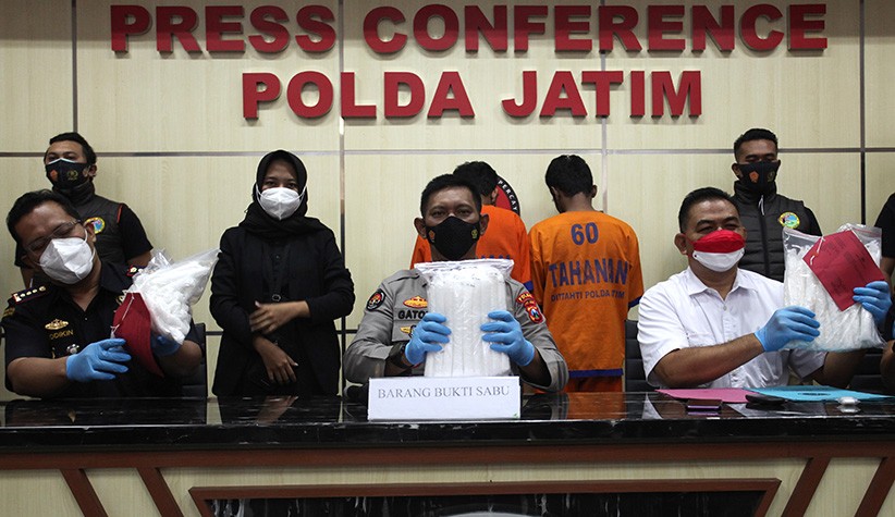 Polda Jatim Amankan Paket 6 Kg Sabu, 2 Tersangka Ditangkap - Bagian 1