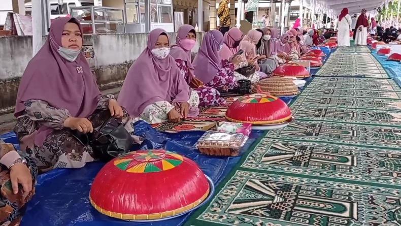 Warga di Babel Rayakan Maulid Nabi dengan Tradisi Nganggung