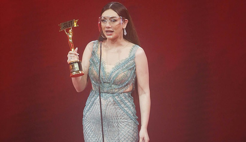 Celine Evangelista Raih Penghargaan Asmara Tersilet - Bagian 1