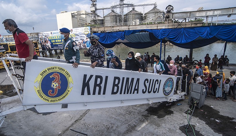 Antusiasme Warga Cilacap Berkunjung ke KRI Bima Suci - Bagian 1