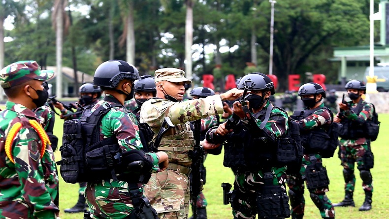 Begini Suasana Latihan Bersama Yonif Raider 300 dan Tentara Amerika di Cianjur